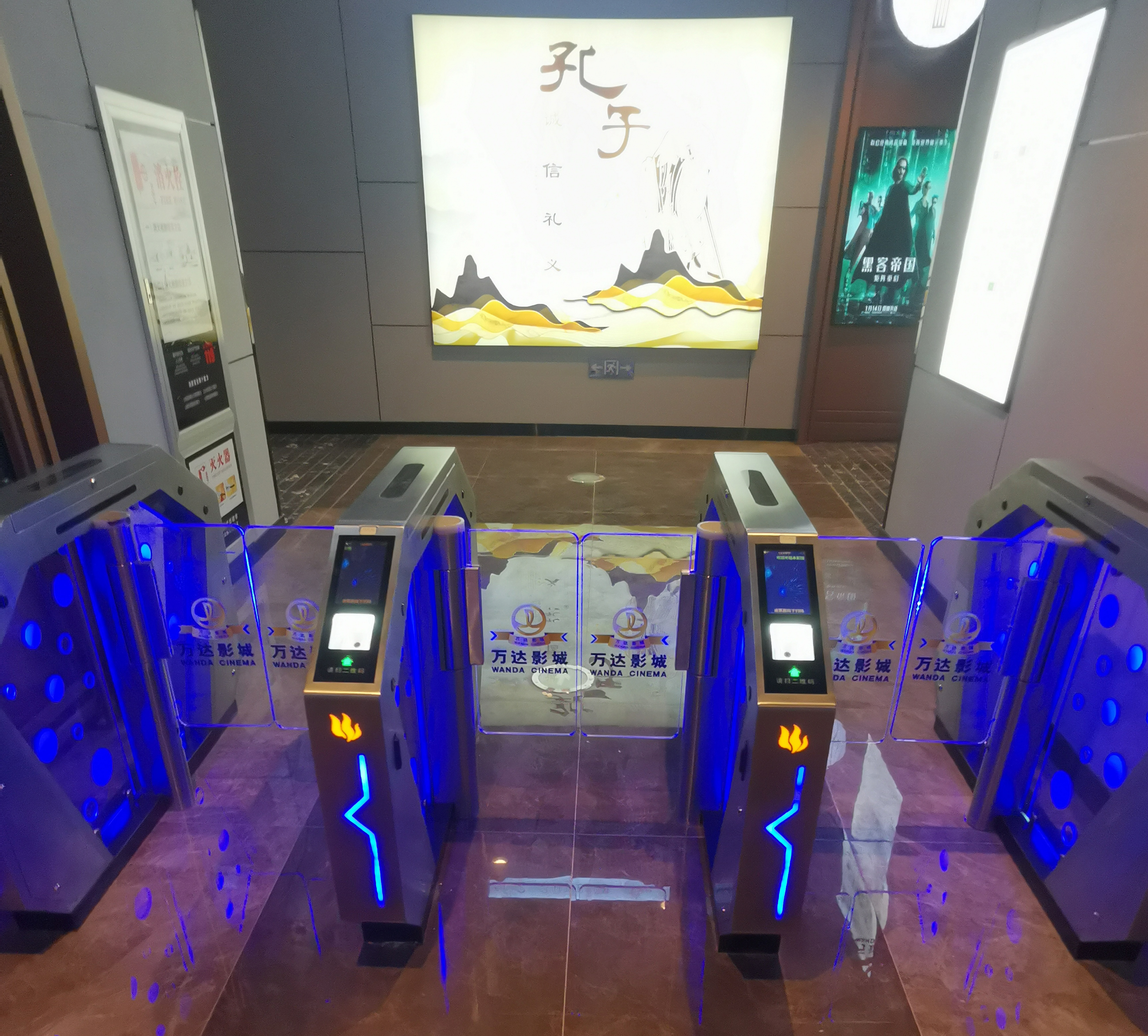 改過的2道閘機(jī).jpg